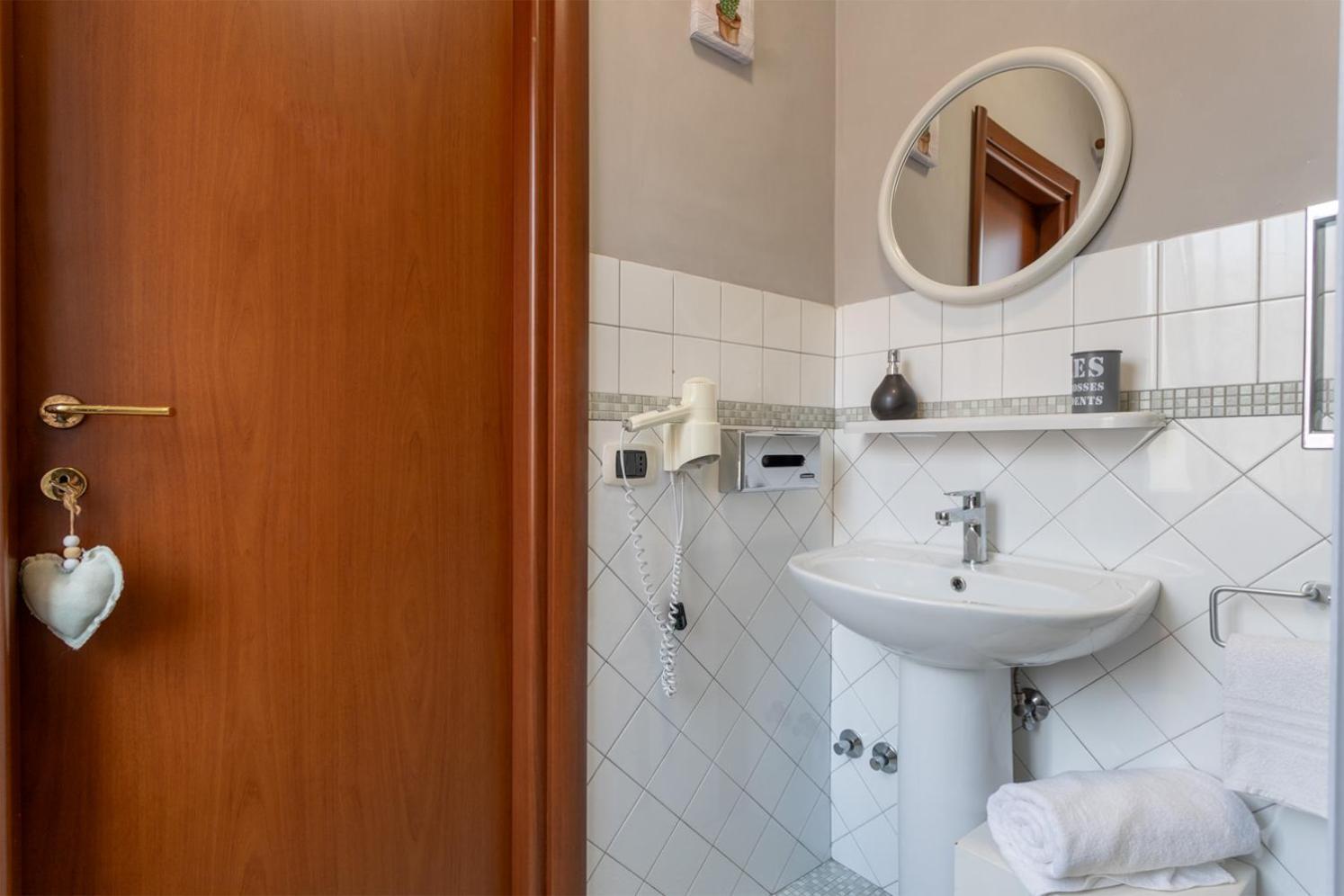 Maxi Paradiso - Guest House A Due Passi Dal Lago Trasimeno Torricella  Bagian luar foto